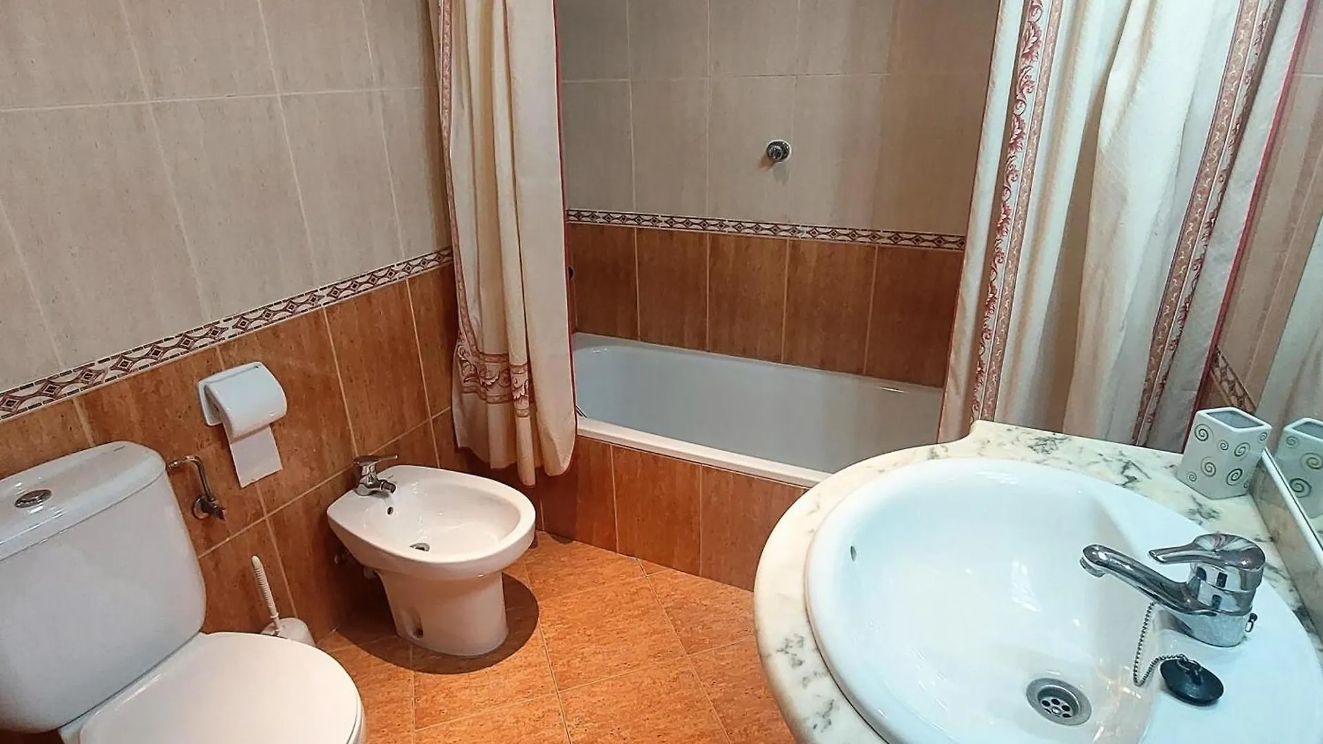 아파트 Apartamento En Llanca Con Terraza, Parking, Wifi Y Se Admiten Mascotas - Es-170-95 스페인