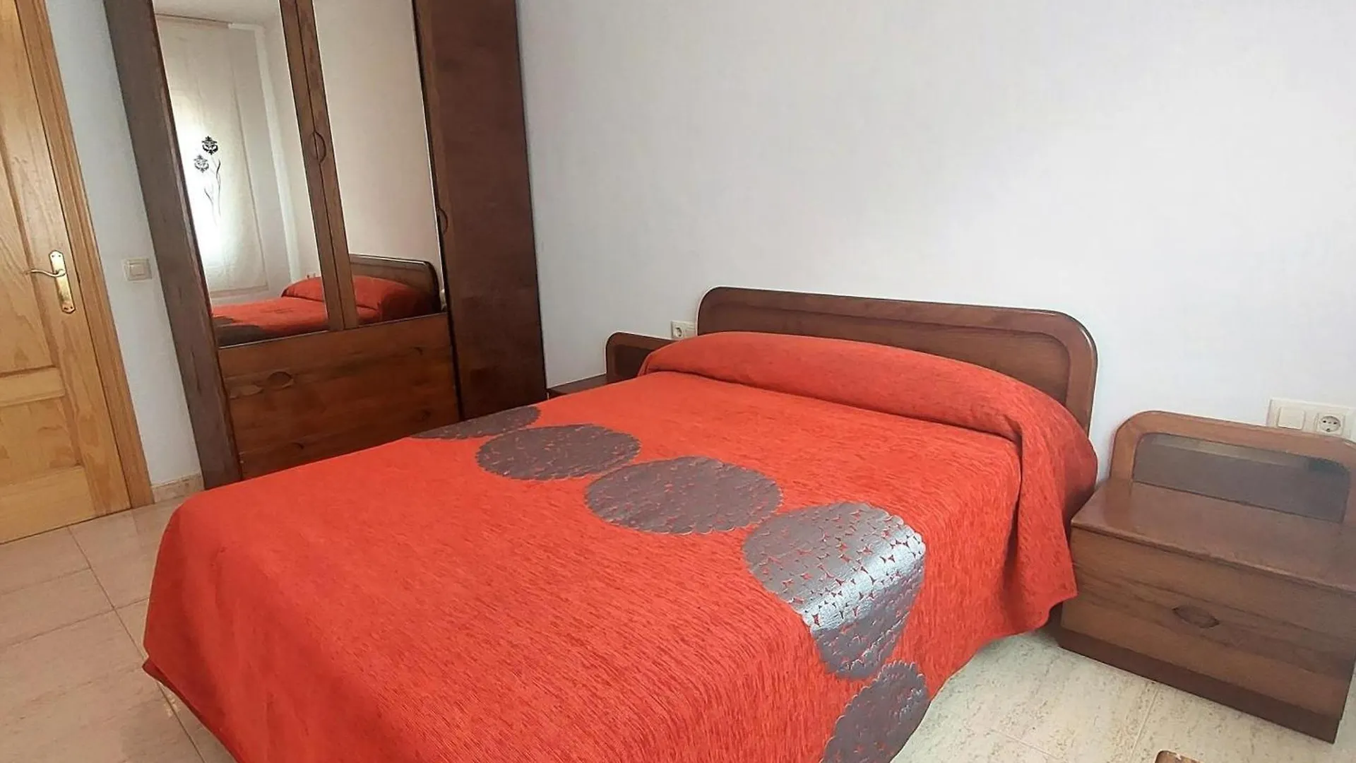 아파트 Apartamento En Llanca Con Terraza, Parking, Wifi Y Se Admiten Mascotas - Es-170-95